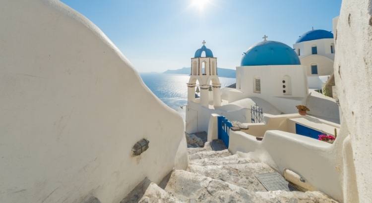 Exploring Oia as a Santorini Solo Traveler